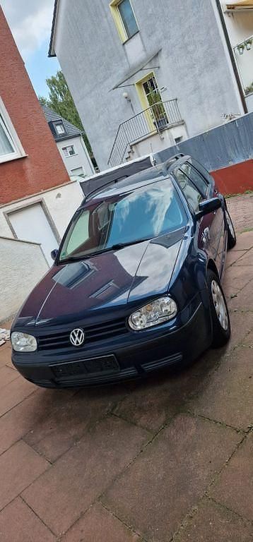 Blau Gebraucht 2000 VW Golf IV Comfortline Kombi | 1.750 € (Fairer Preis) - Bild 1/4