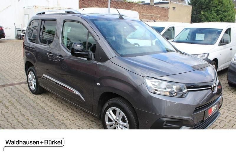 Grau Gebraucht 2022 Toyota Proace Verso City Kombi | 26.950 € (Fairer Preis) - Bild 1/4