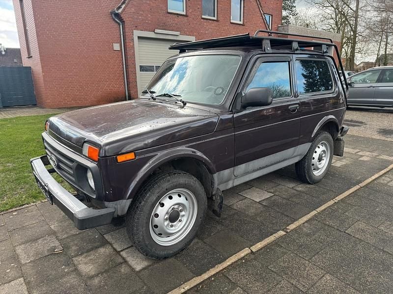 Gebraucht Lada niva 83 PS (61 kW) 2016 Braun SUV