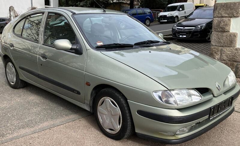Grau Gebraucht 1998 Renault Mégane Limousine | 750 € - Bild 1/4