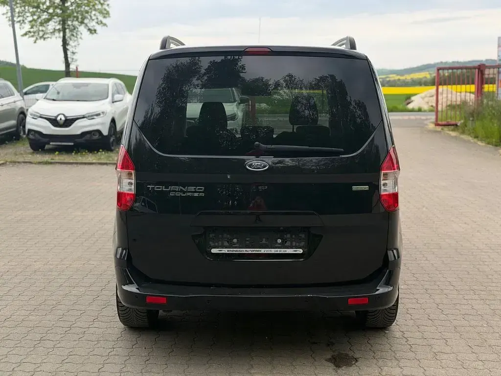 Gebraucht Ford Tourneo Courier 101 PS (74 kW) 2018 Schwarz Van / Kleinbus