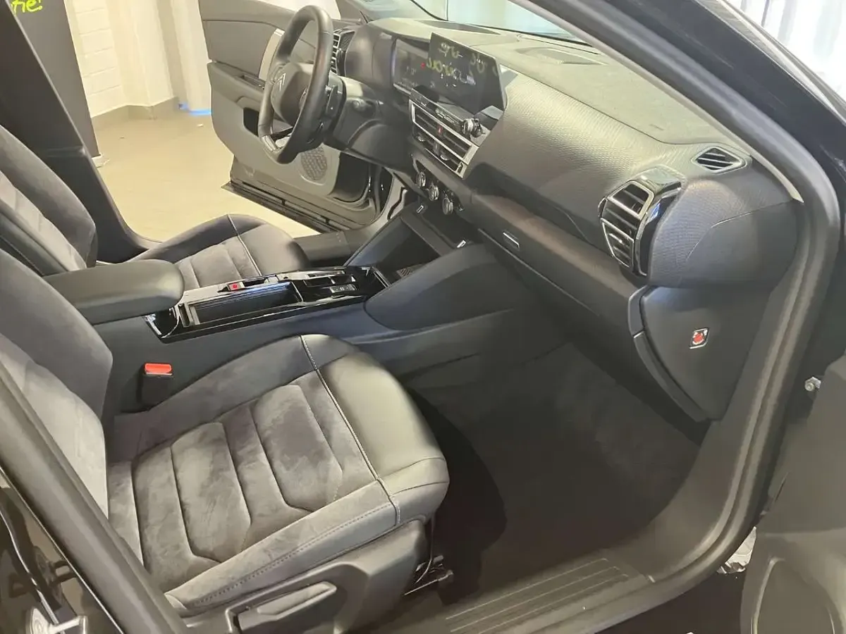 Gebraucht Citroën C4 PureTech 131 PS (96 kW) 2024 Schwarz SUV