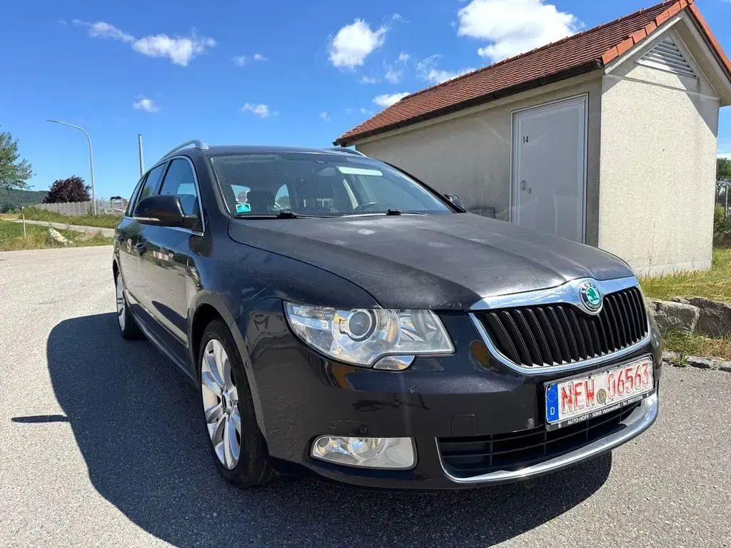 Gebraucht Skoda Superb Ambition 170 PS (125 kW) 2010 Schwarz Kombi