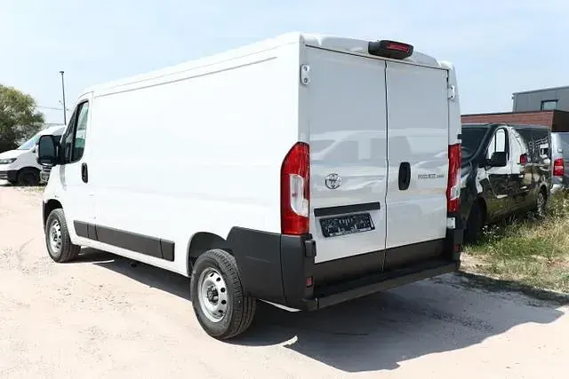 Neu Toyota Proace 120 PS (88 kW) 2025 Icy white icy white Van / Kleinbus