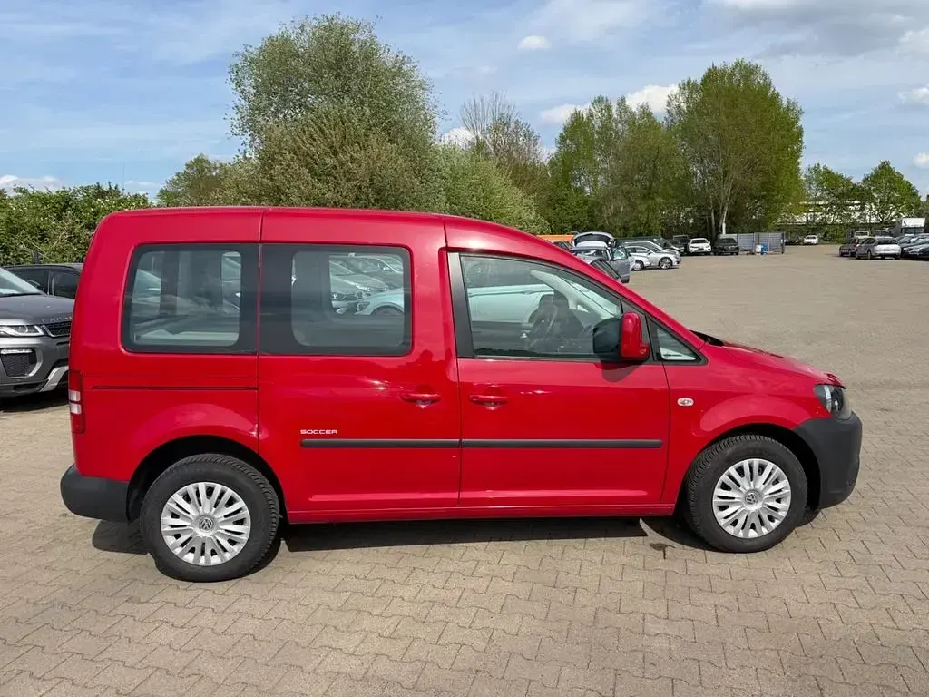 Gebraucht VW Caddy Trendline 102 PS (75 kW) 2014 Rot Van / Kleinbus