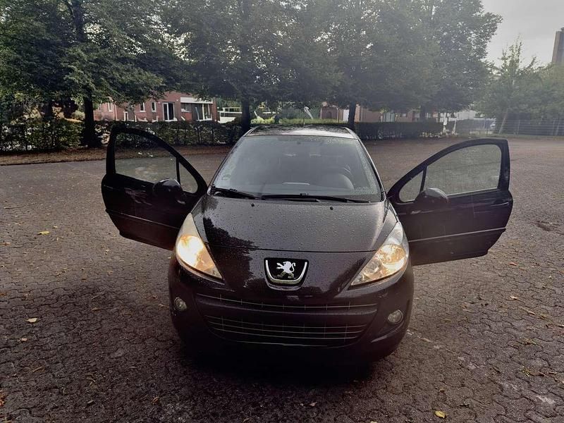 Schwarz Gebraucht 2010 Peugeot 207 Urban Move Limousine | 2.500 € (Guter Preis) - Bild 1/4