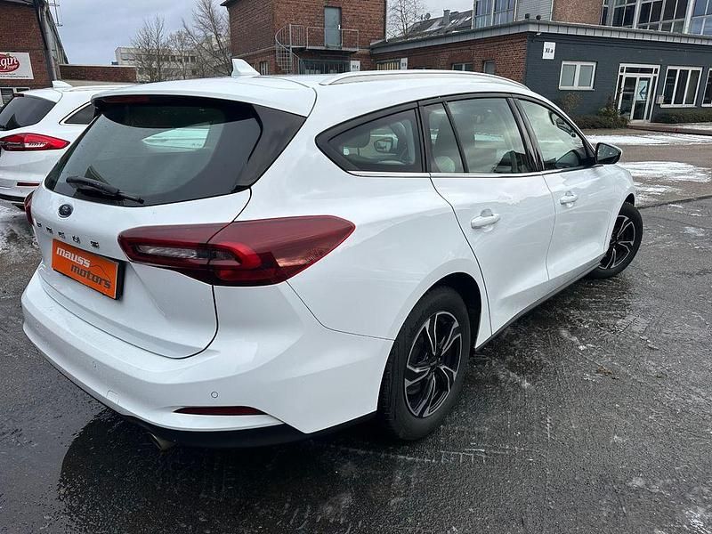 Gebraucht Ford Focus Titanium 116 PS (85 kW) 2023 Weiß Limousine