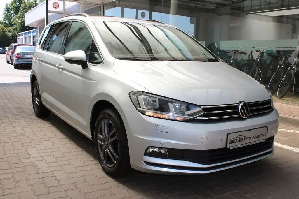 Gebraucht VW Touran Comfortline 150 PS (110 kW) 2021 Silber Van / Kleinbus