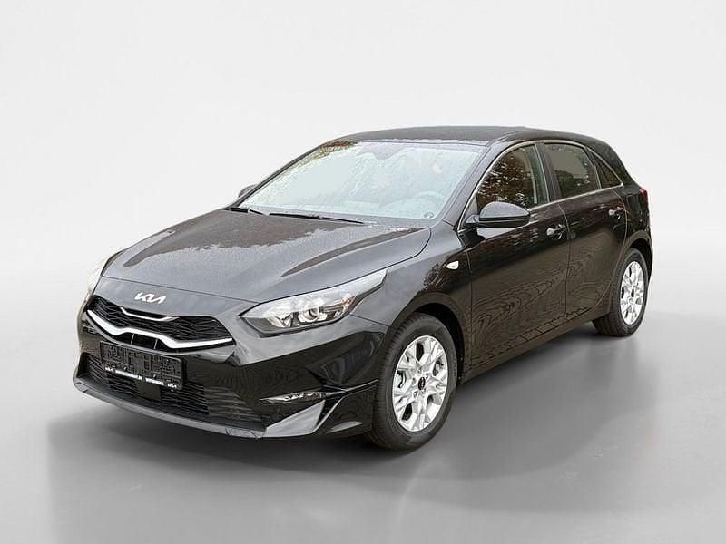 (1k) zilinaschwarz met. Gebraucht 2025 Kia Ceed Comfort Kleinwagen | 22.880 € (Superpreis) - Bild 1/4