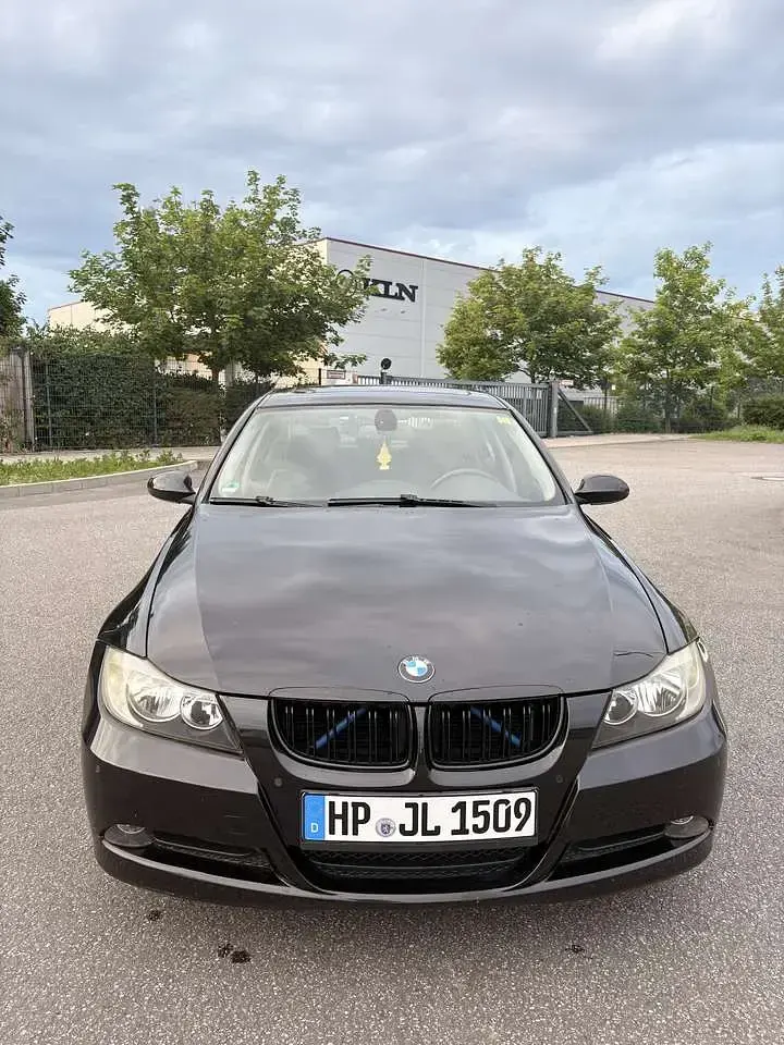 Gebraucht BMW 318 129 PS (94 kW) 2006 Schwarz Limousine