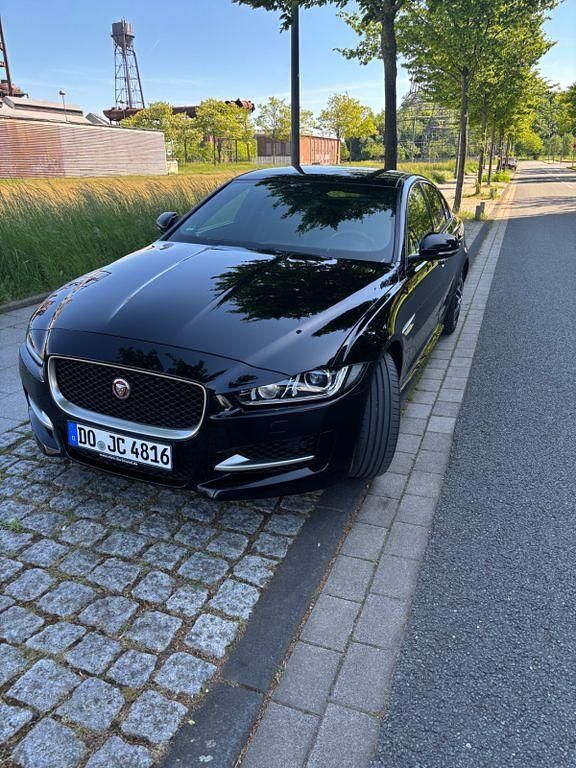 Schwarz Gebraucht 2018 Jaguar XE R-Sport Limousine | 13.500 € (Superpreis) - Bild 1/4