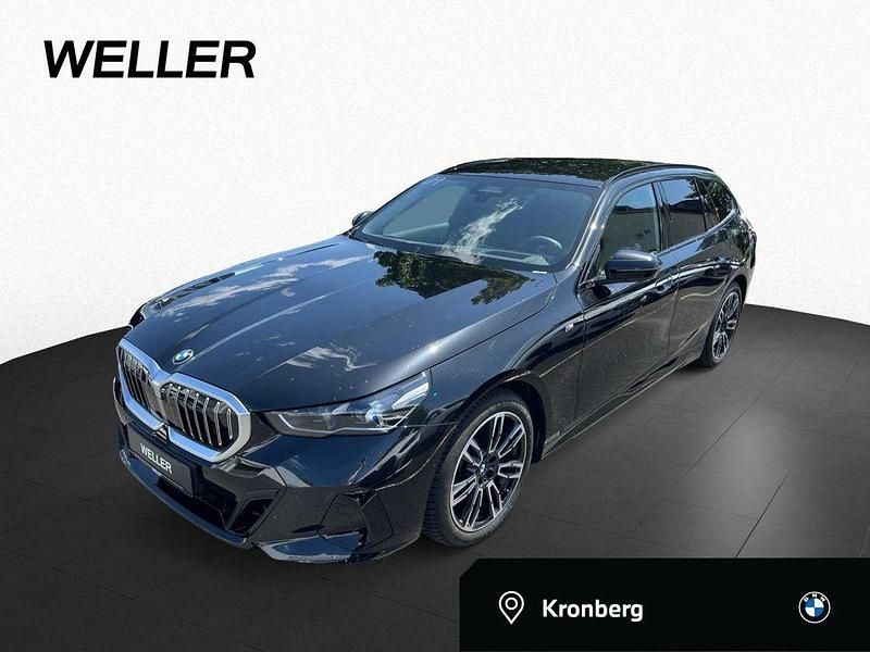 Black sapphire (schwarz) Gebraucht 2024 BMW 520 M Sport Kombi | 51.250 € (Guter Preis) - Bild 1/4