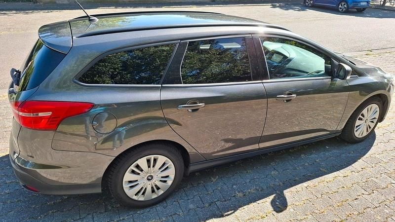 Grau Gebraucht 2017 Ford Focus Kombi | 8.500 € (Fairer Preis) - Bild 1/4