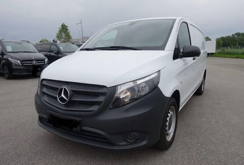 Weiß Gebraucht 2019 Mercedes Vito Van / Kleinbus | 17.800 € (Guter Preis) - Bild 1/4
