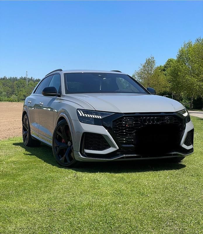 Grau Gebraucht 2022 Audi RS Q8 Sport SUV | 111.990 € (Fairer Preis) - Bild 1/4