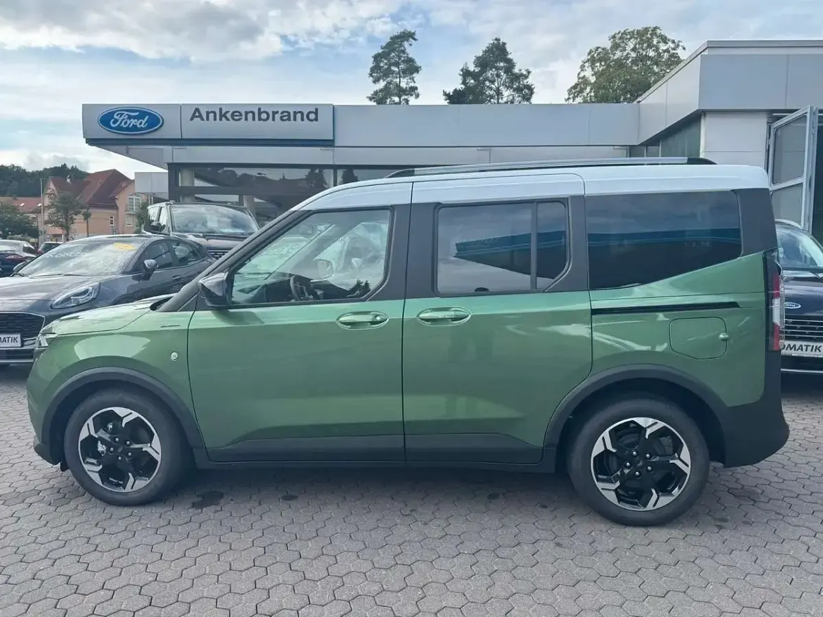 Neu Ford Tourneo Courier Active 125 PS (91 kW) 2025 Grün Van / Kleinbus