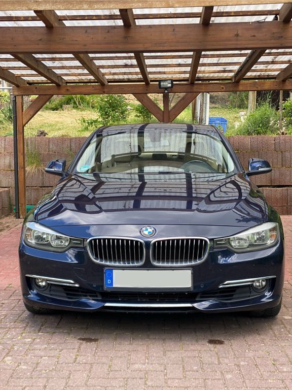 Blau Gebraucht 2012 BMW 328 Luxury Line Limousine | 14.000 € (Fairer Preis) - Bild 1/4
