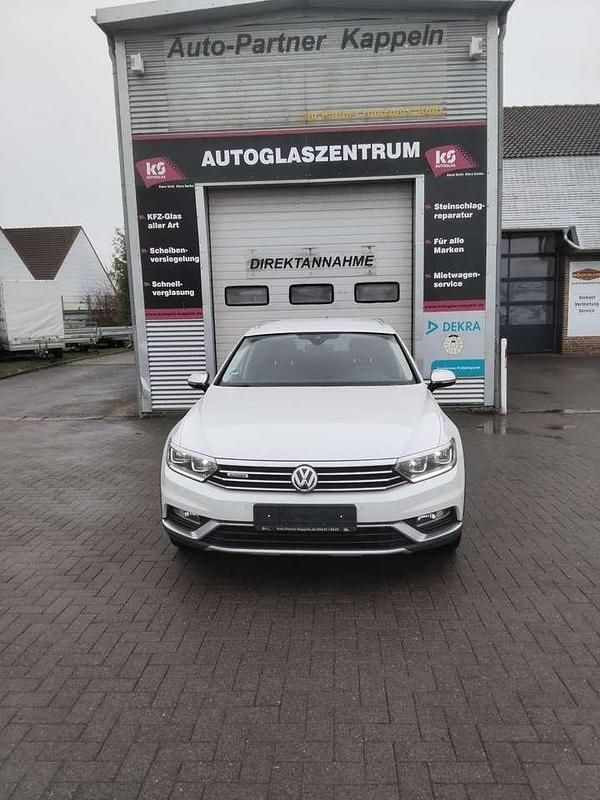 Gebraucht VW Passat Alltrack Highline 190 PS (139 kW) 2018 Oryxweiß perlmutteffekt Kombi