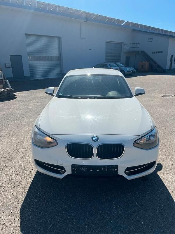 Gebraucht BMW 114 102 PS (75 kW) 2013 Weiß Kleinwagen