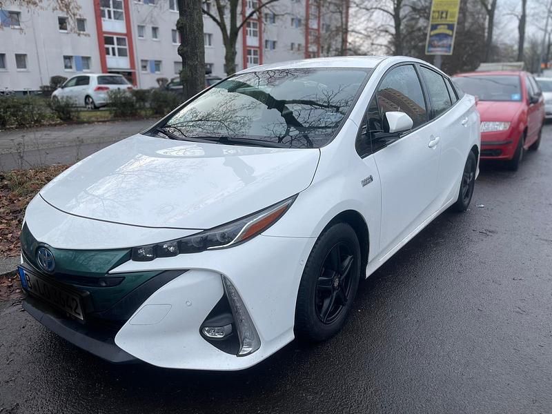 Gebraucht Toyota Prius 122 PS (89 kW) 2017 Weiß Limousine