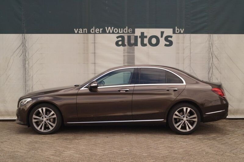 Braun Gebraucht 2015 Mercedes C250 Prestige Limousine | 15.723 € (Etwas zu teuer) - Bild 1/4