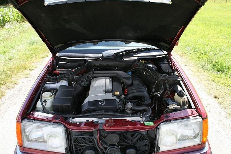 Gebraucht Mercedes 320 220 PS (161 kW) 1993 Rot Coupé