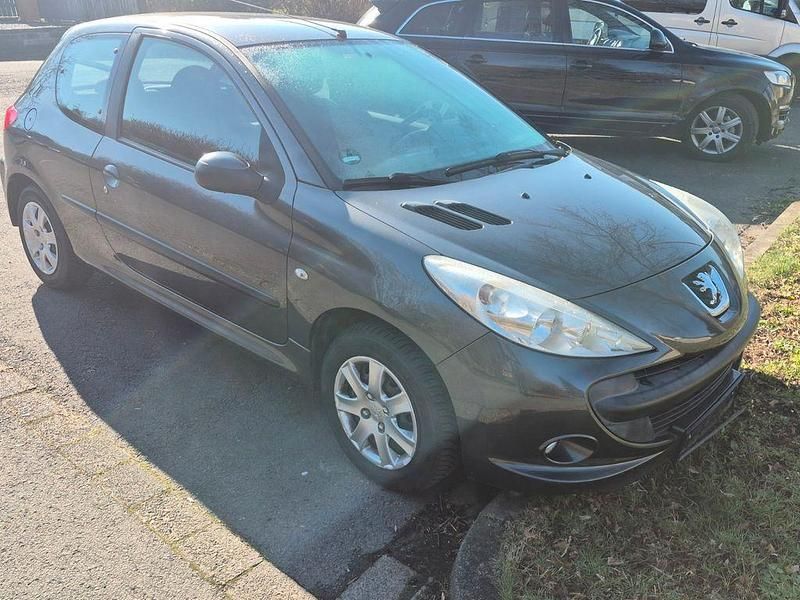 Gebraucht Peugeot 206+ Basis 73 PS (53 kW) 2011 Grau Kleinwagen