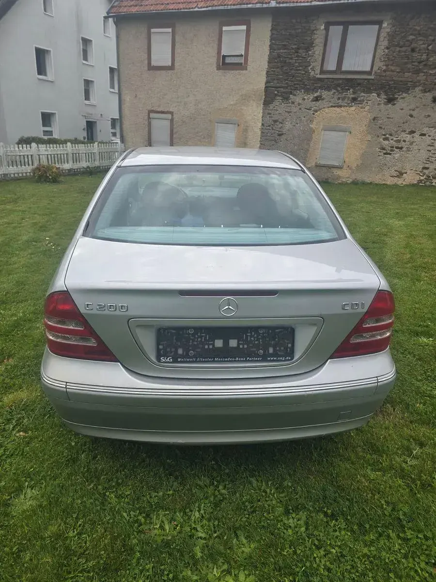 Używany Mercedes 200 122 KM (89 kW) 2003 Srebrny Sedan/Limuzyna