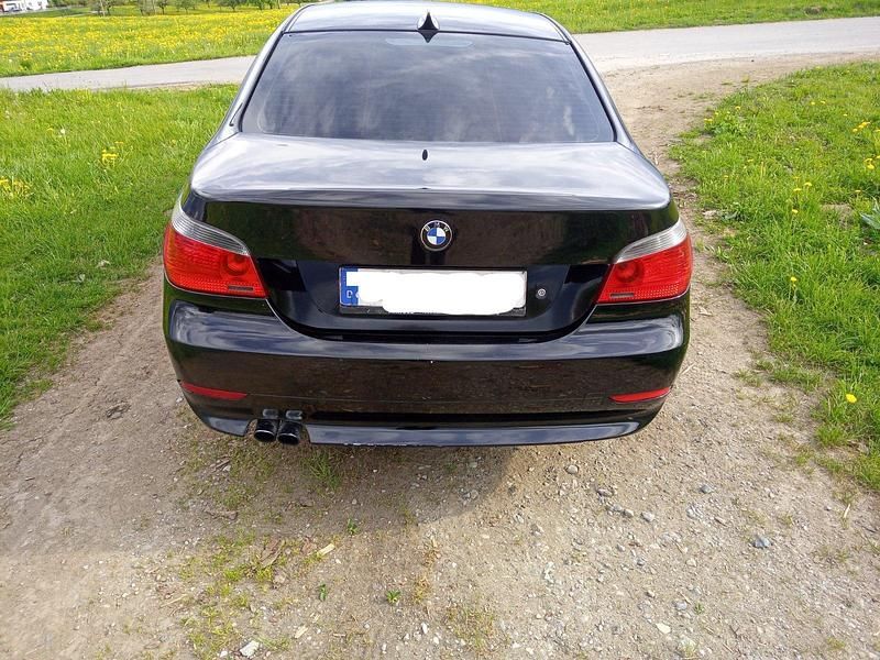 Gebraucht BMW 520 Basis 170 PS (125 kW) 2004 Schwarz Limousine