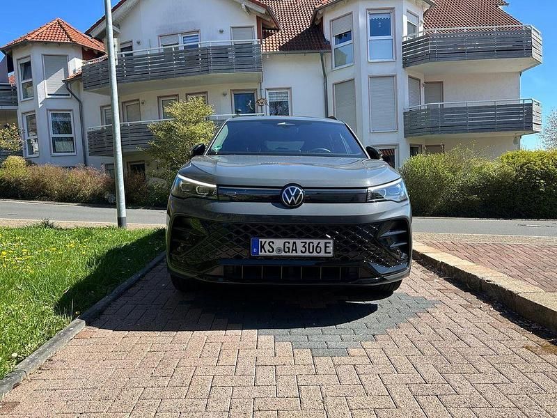 Gebraucht VW Tiguan Pro 204 PS (150 kW) 2025 Grau SUV