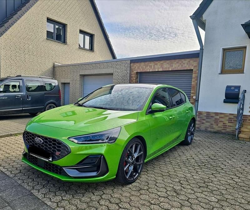 Gebraucht Ford Focus ST 280 PS (205 kW) 2024 Grün Limousine