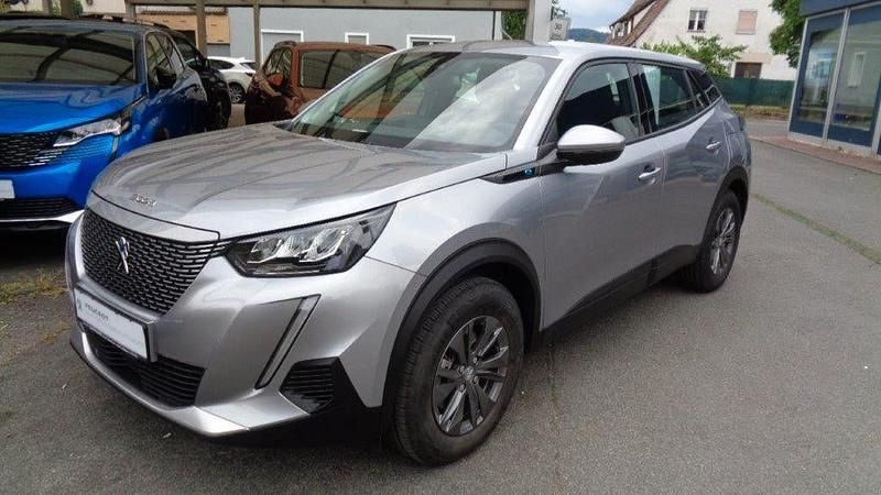 Artense silber Gebraucht 2021 Peugeot e-2008 Active SUV | 17.790 € (Guter Preis) - Bild 1/4