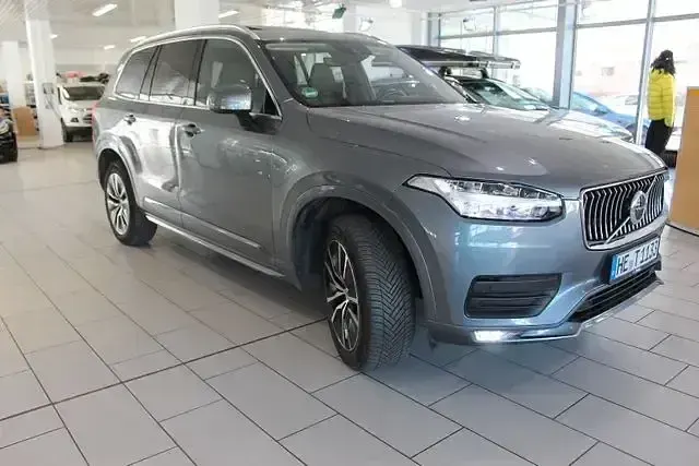 Gebraucht Volvo XC90 Momentum 235 PS (172 kW) 2019 Osmium grey metallic / metallic SUV