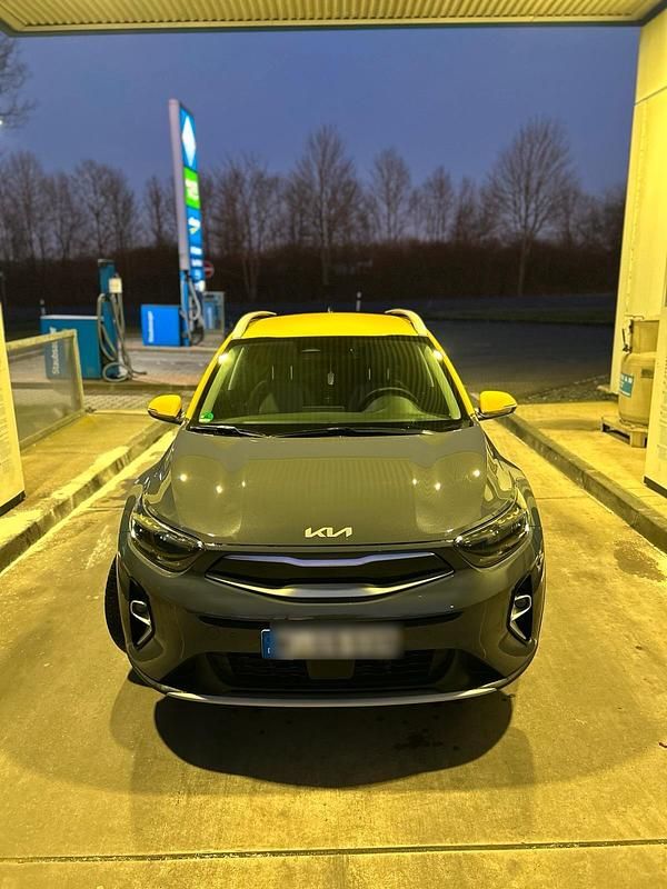 Grau Gebraucht 2023 Kia Stonic SUV | 19.000 € (Guter Preis) - Bild 1/4