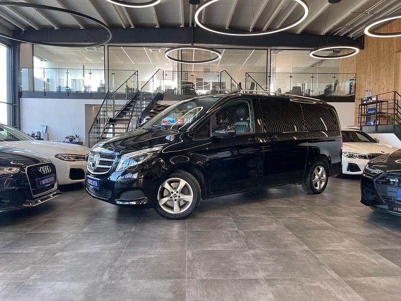Schwarz Gebraucht 2019 Mercedes V250 Avantgarde Van / Kleinbus | 35.899 € (Guter Preis) - Bild 1/4