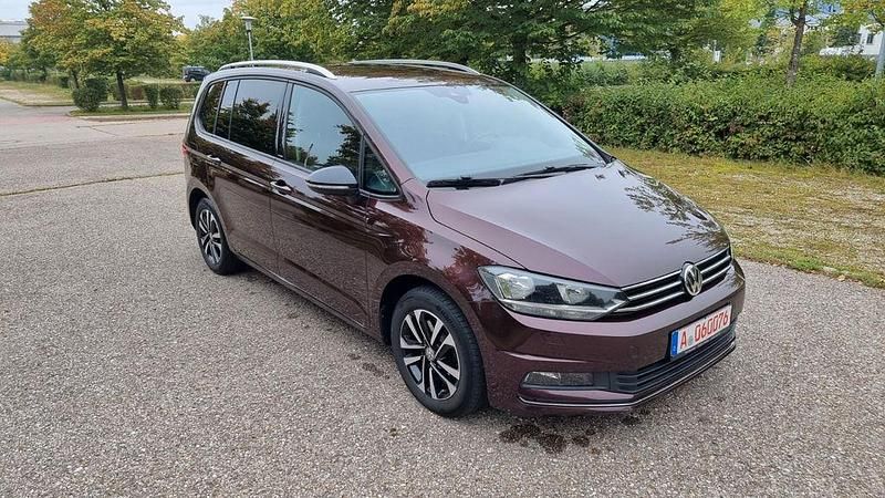 Rot Gebraucht 2019 VW Touran IQ Drive Van / Kleinbus | 18.480 € (Guter Preis) - Bild 1/4