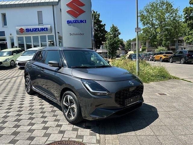 Grau Neu 2025 Suzuki Swift Comfort+ Limousine | 20.490 € - Bild 1/4