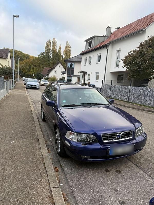 Blau Gebraucht 2003 Volvo V40 Kombi | 1.500 € (Guter Preis) - Bild 1/4