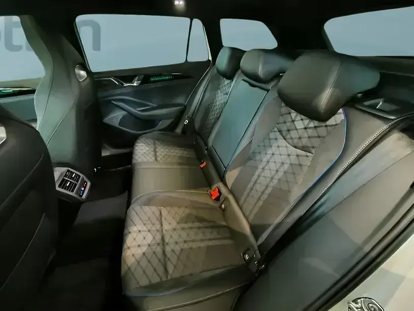 Gebraucht VW Passat 150 PS (110 kW) 2025 Weiß Kombi