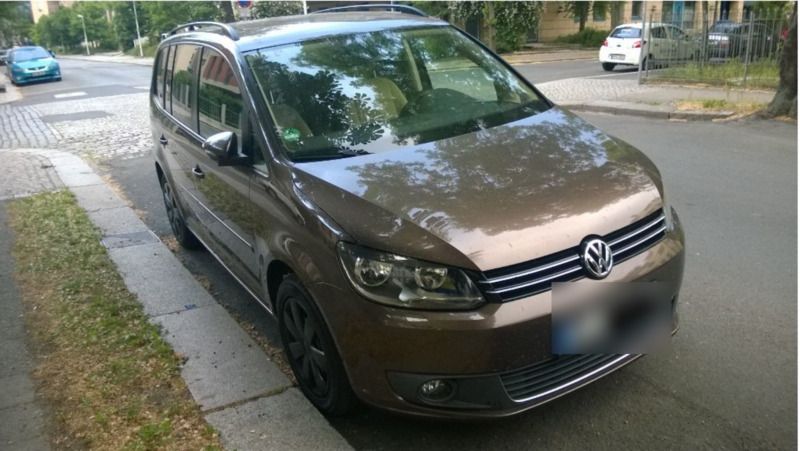 Braun Gebraucht 2011 VW Touran Van / Kleinbus | 8.000 € (Fairer Preis) - Bild 1/4