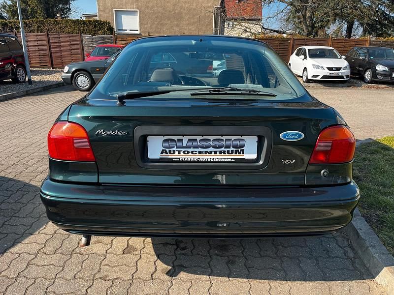 Second-hand Ford Mondeo 115 CP (84 kW) 1994 Verde Berlinǎ