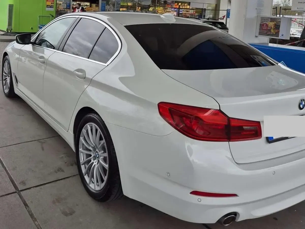 Gebraucht BMW 520 184 PS (135 kW) 2018 Weiß Limousine