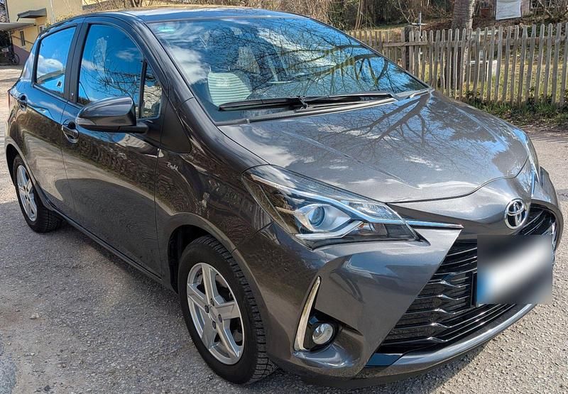 Gebraucht Toyota Yaris 110 PS (80 kW) 2018 Grau Kleinwagen