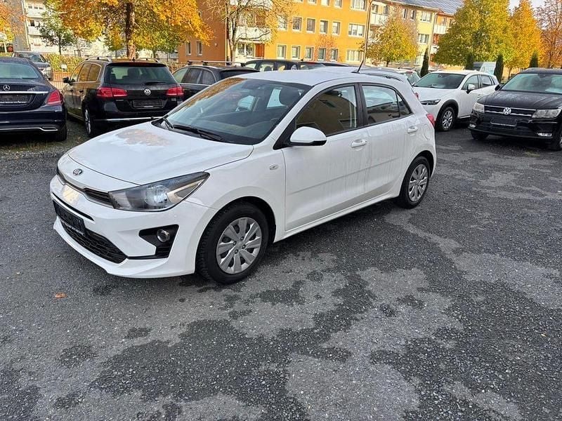 Weiß Gebraucht 2021 Kia Rio Edition 7 Limousine | 10.999 € (Fairer Preis) - Bild 1/4