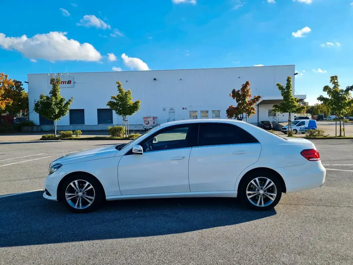 Gebraucht Mercedes E200 136 PS (100 kW) 2015 Weiß Limousine