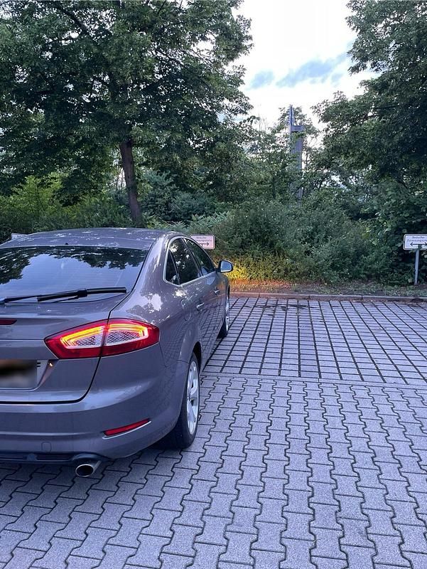 Gebraucht Ford Mondeo Titanium 240 PS (176 kW) 2012 Braun Limousine