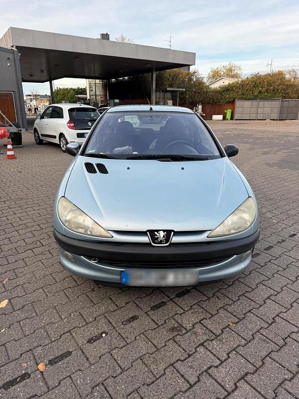 Grau Gebraucht 2003 Peugeot 206 Limousine | 700 € (Guter Preis) - Bild 1/2