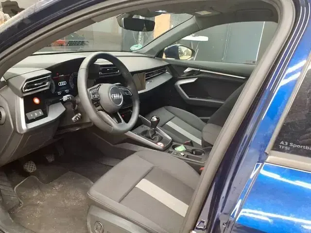 Gebraucht Audi A3 Ambiente 150 PS (110 kW) 2026 Navarrablau metallic