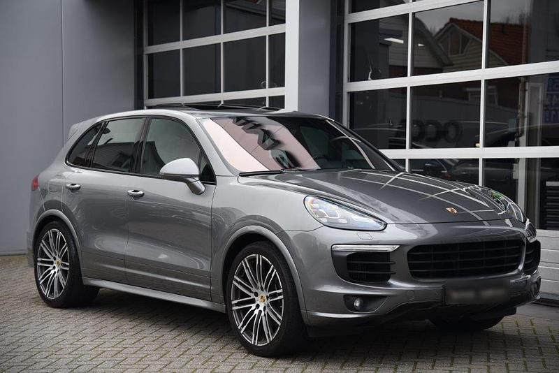 Grau Gebraucht 2016 Porsche Cayenne SUV | 32.000 € (Fairer Preis) - Bild 1/4