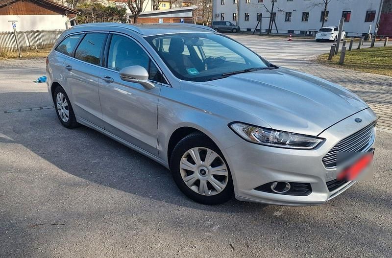 Gebraucht Ford Mondeo Trend 160 PS (117 kW) 2015 Grau Kombi